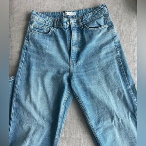 Zara Women’s Straight Leg Blue Jeans